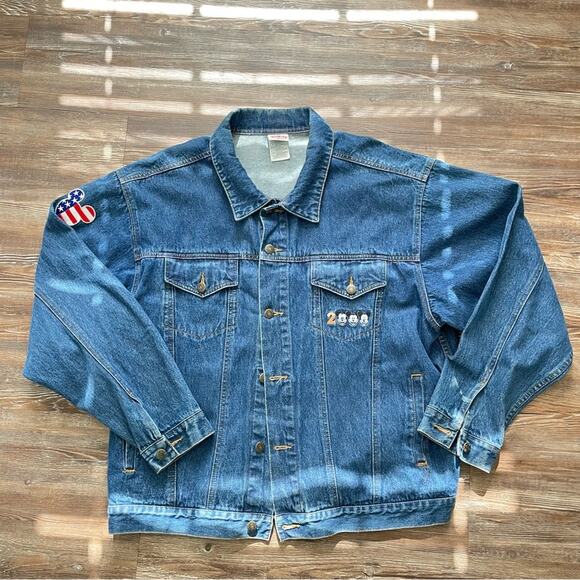 The Disney Store Vintage Mickey Mouse Denim Trucker Jacket Large 2000 Y2K - Picture 5 of 12